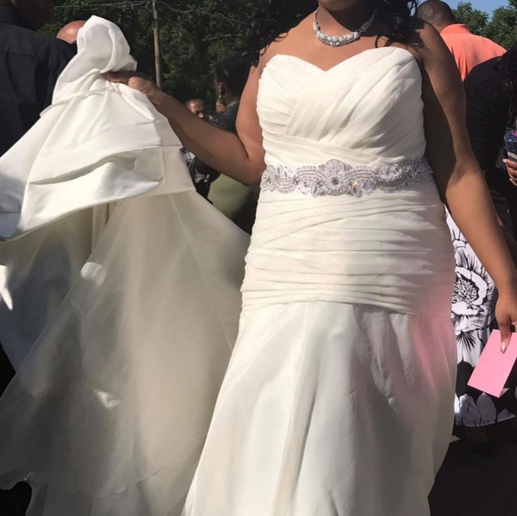 Wedding Dress - Picture 4 of 4